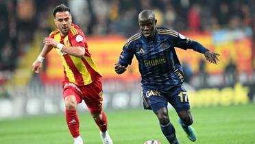 N'Golo Kante: Her ge�en g�n arkada�lar�m� ve ligi daha iyi tan�yorum