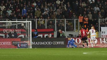 Galatasaray ma��na Gen�lerbirli�i taraftar�ndan yo�un ilgi