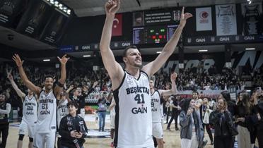 Be�ikta� GA�N kupa i�in parkeye ��k�yor