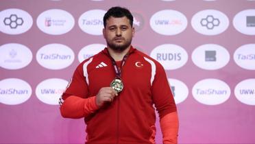 R�za yine tarih yazd�