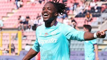 Galatasaray'�n istedi�i Rowe i�in Bologna'dan 40 milyon euro �art�