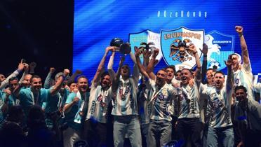 Erzurumspor FK �ampiyonluk kupas�n� ald�