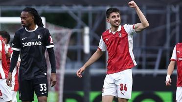 Demir Ege T�knaz sahnede! Avrupa Ligi'nde finale g�z k�rpt�