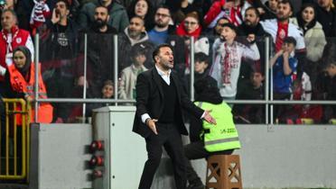 Okan Buruk, Samsunspor'a kar�� ilk puan kayb�n� ya�ad�