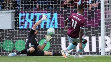 Aston Villa'n�n ligde k�t� gidi�i s�r�yor
