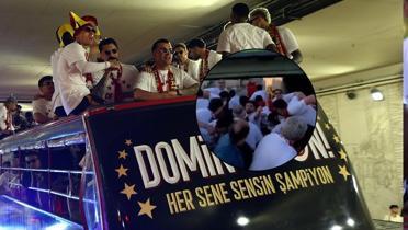 Korku dolu anlar! Galatasaray kutlamalar�na g�lge d���yordu...