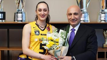 Vak�fBank, Ay�a Ayka�'a veda etti