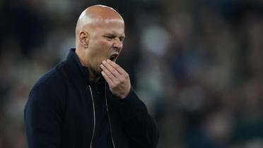Liverpool'da Arne Slot ile yollar ayr�ld�