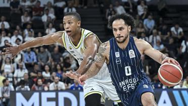 Anadolu Efes, Fenerbah�e'yi devirdi! Seride kritik galibiyet
