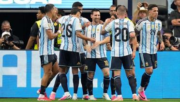 Messi 'duble' yapt�! Arjantin son 32 biletini ald�