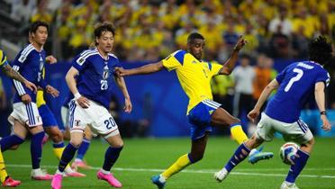 Japonya ve �sve� birlikte turlad�! �ki tak�m son 32 biletini ald�