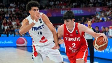 Fransa'y� devirdiler! Gen� milliler yar� finalde