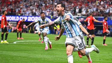 Son �ampiyon Arjantin yar� final pe�inde! G�zler Lionel Messi'de