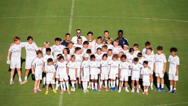 Arda G�ler, Antalya'da �ocuklarla antrenmanda yapt�