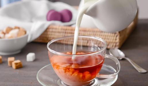Sütle çay demlenirse ne olur? Faydalı mı, lezzetli mi, zararlı mı?