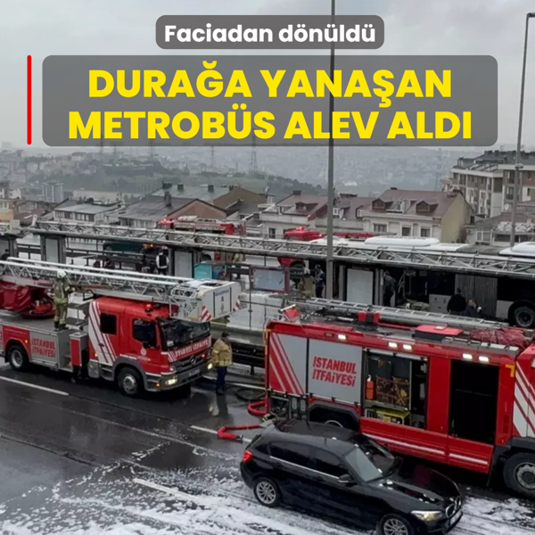 Faciadan d�n�ld�! Dura�a yana�an metrob�s alev ald�