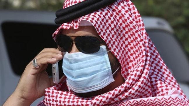 Kendisini Suudi Prensi olarak tanıtan düzenbaz, domuz eti yerken