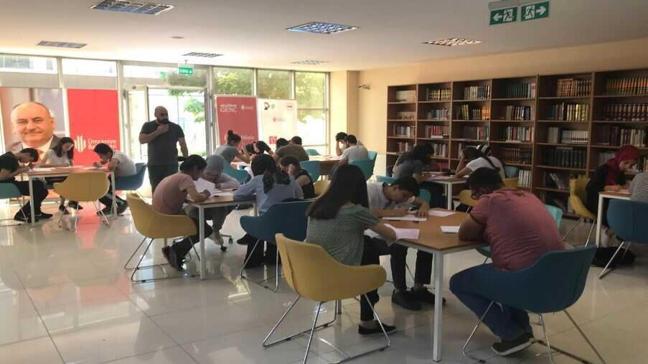 Ümraniye Belediyesi 120 öğrenciyi üniversiteli yaptı