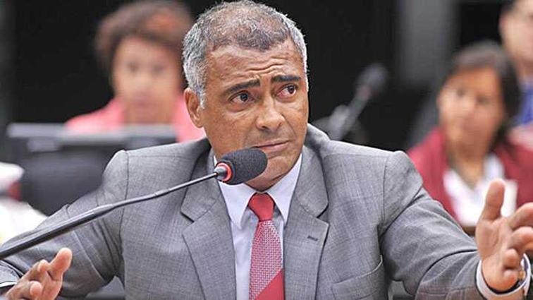 Romario koltuğa doymuyor!