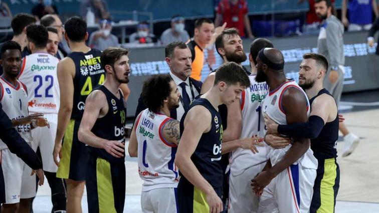 Fenerbahçe Beko ile Anadolu Efes arasındaki final ...